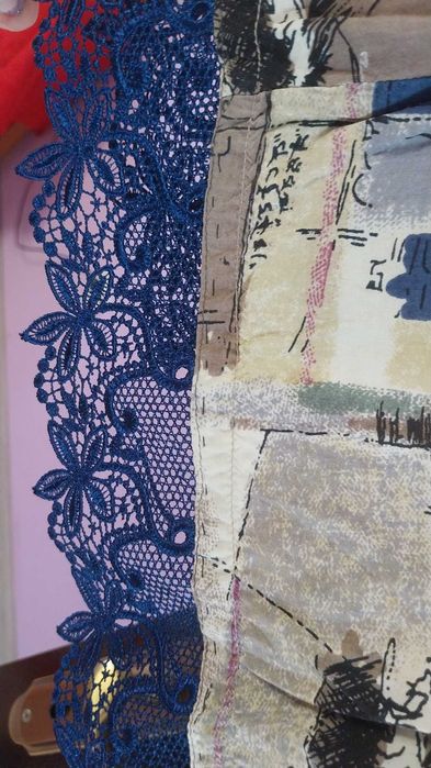 Fusta lunga cu dantelă albastră