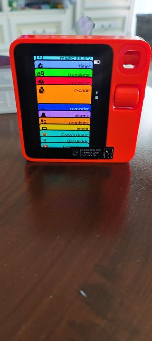 Rabbit R1 AI Pocket Companion (Utilizat) cu mici urme de uzură.