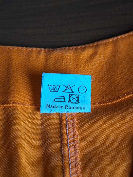 Uniforma medicala portocalie (scrubs)