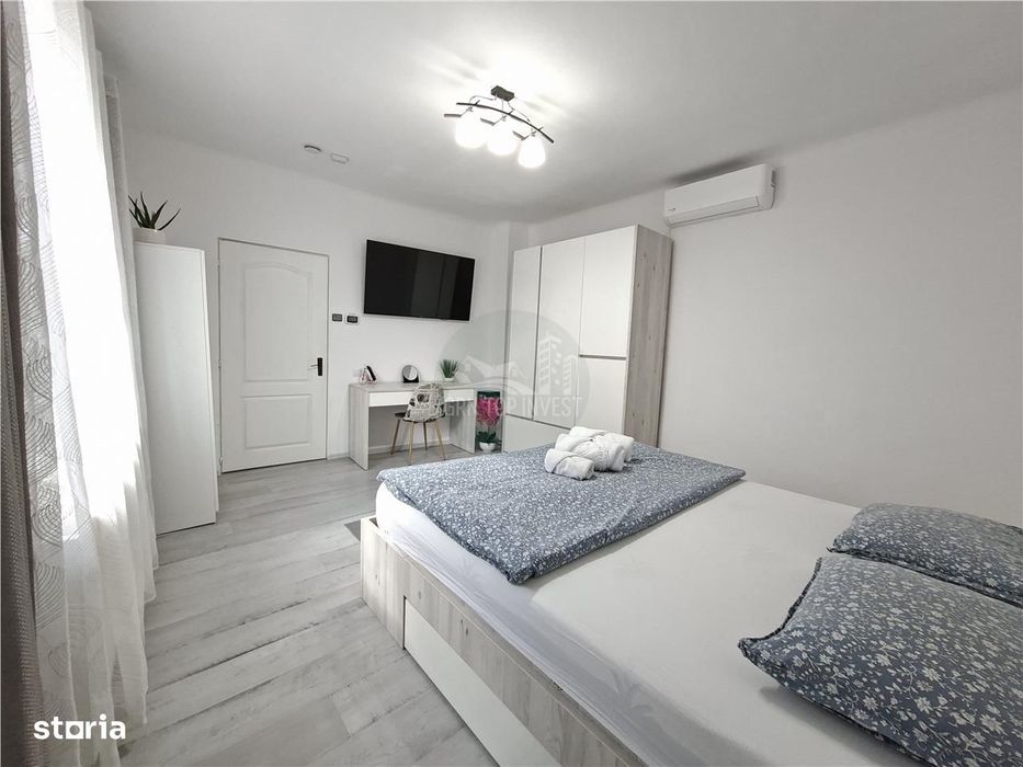 Studio curte proprie 150 mp la casa zona Centrala