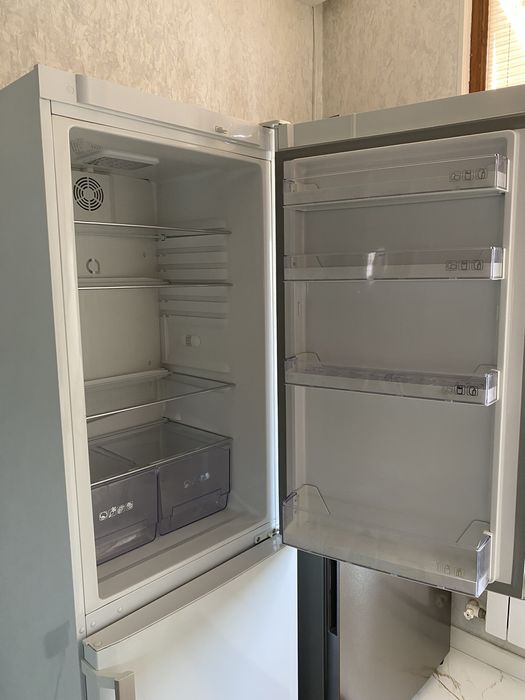 Холодильник- Артел