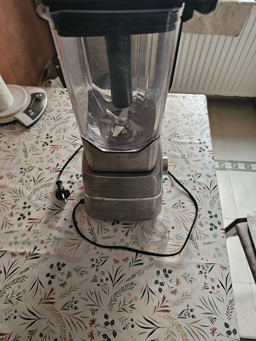 Blender de fructe, smootie maker