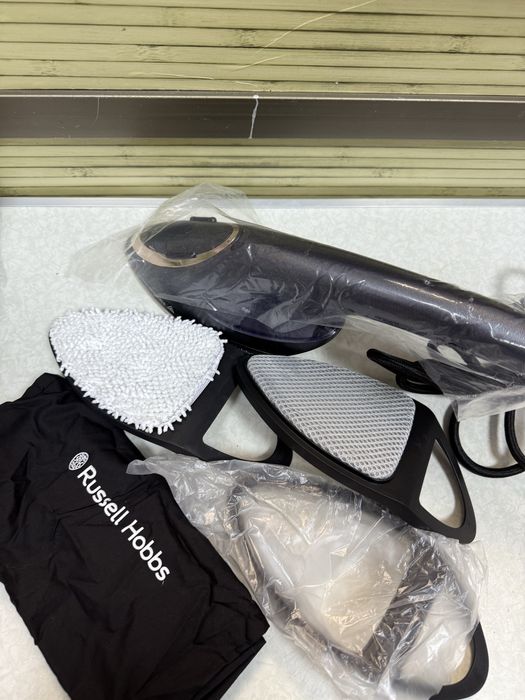 Уред за гладене с пара Russell Hobbs