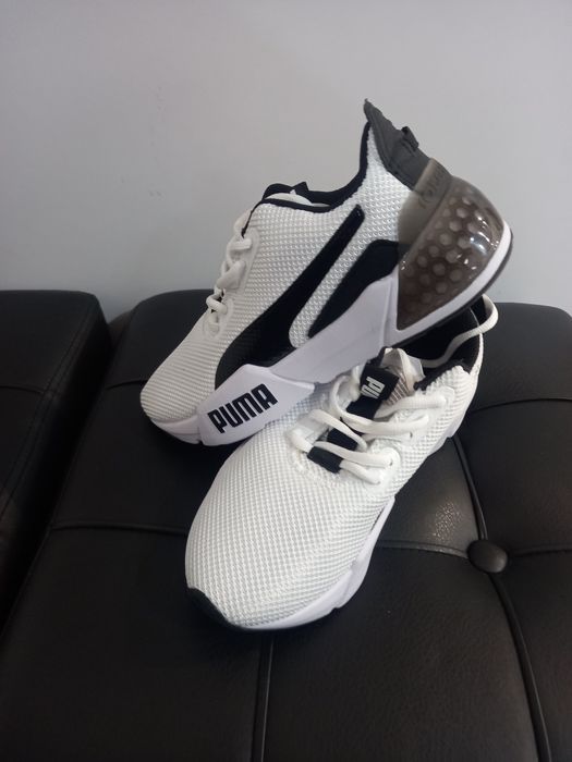 Продам кроссовки  женские