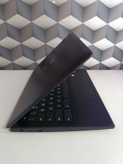Ofertă specială  laptop pentru copii  HP 11 inch cu touchscreen și android