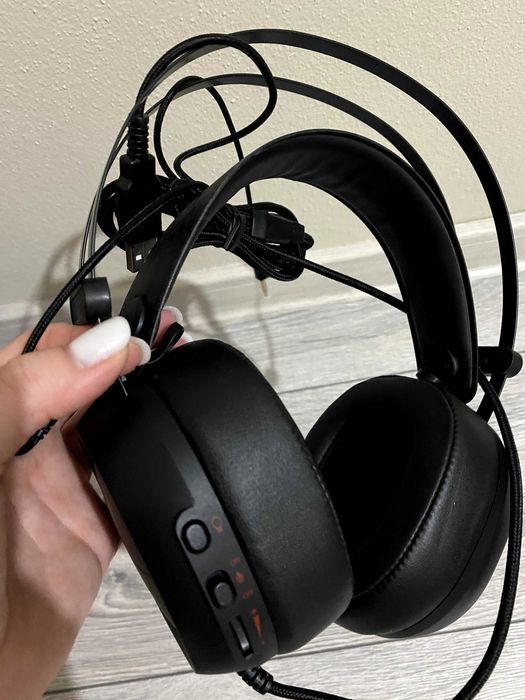 Casti gaming noi Thermaltake Tt eSPORTS Shock Pro 7.1, RGB, negre