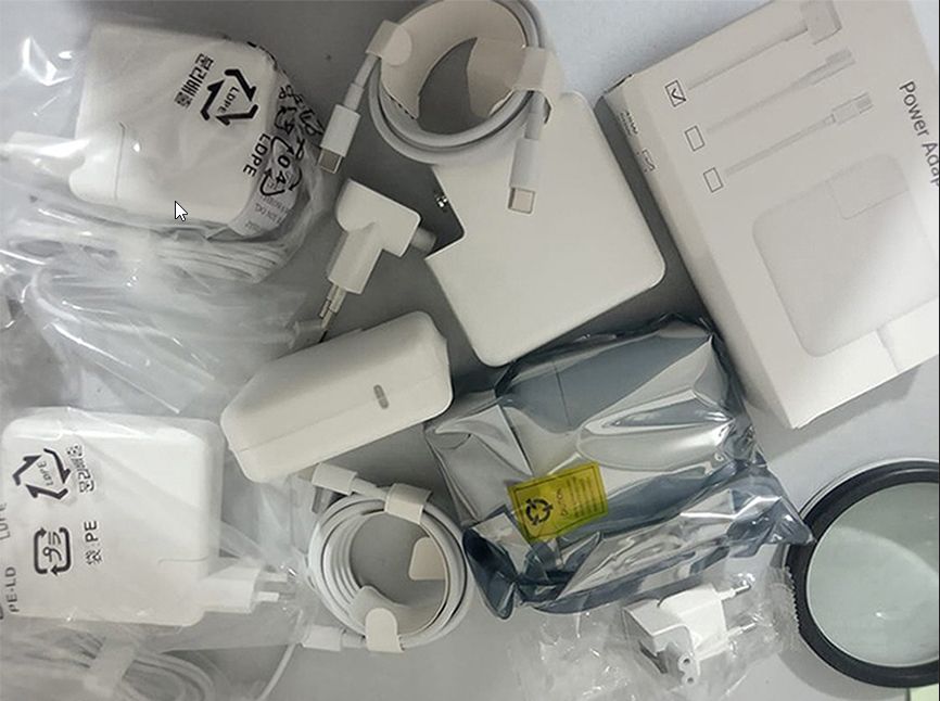 на MacBook зарядка блок питания