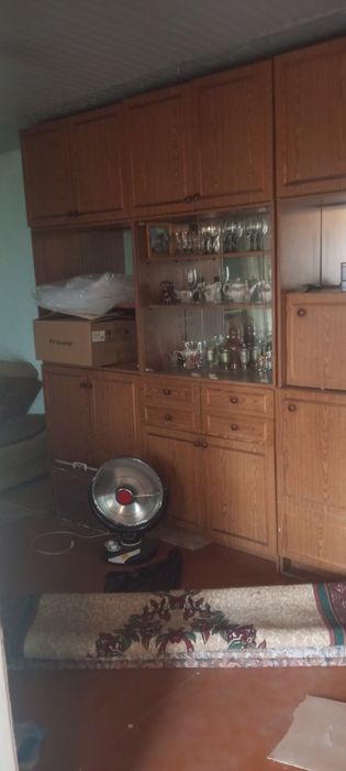 Продам срочно стенку без шифонера