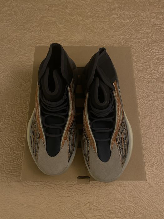 Vand Yeezy Qntm.