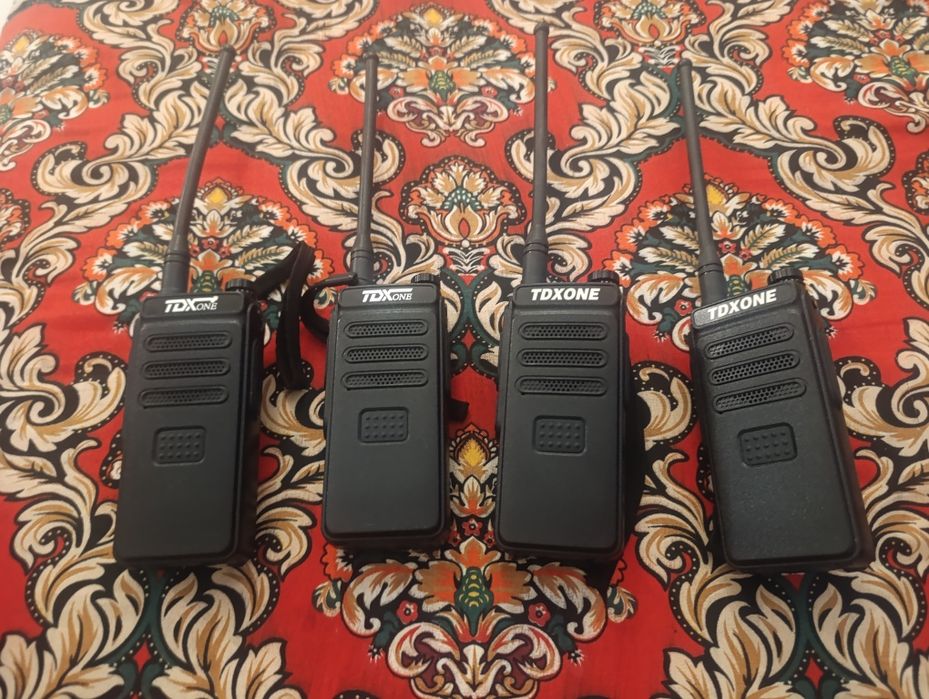 Рация 4штук батарейка 7штук зарядка 2штук