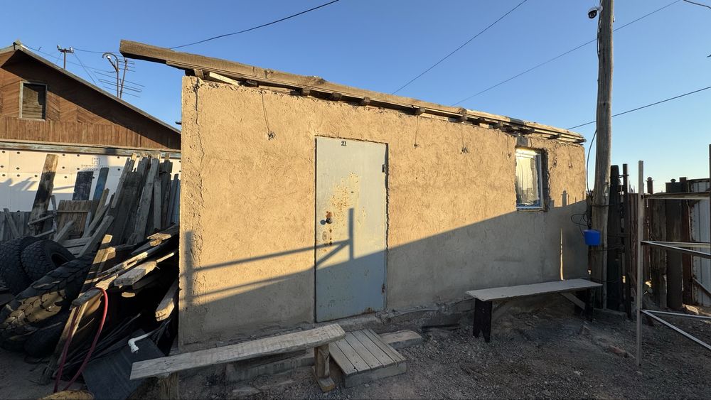 Продам землю с постройкой