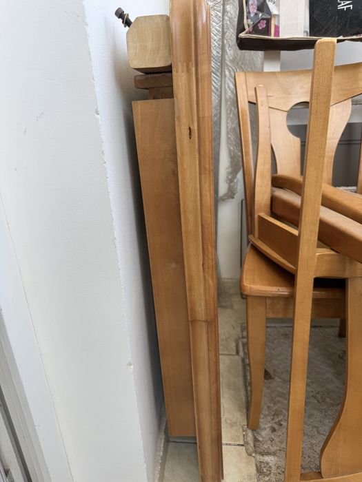 Продам стулья деревянные 5 штук и стол