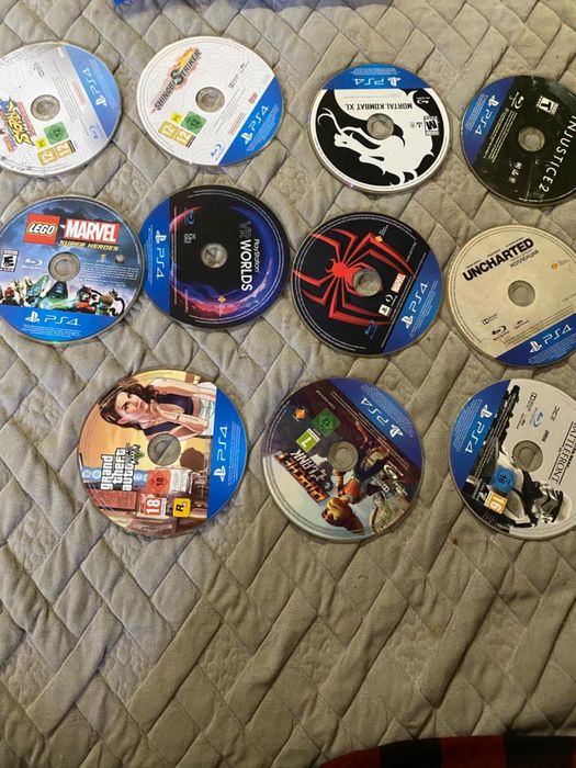 PS4 в хорошем состоянии