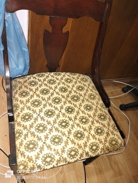 Vând 4 scaune stil vechi(retro),1000  Ron neg toate