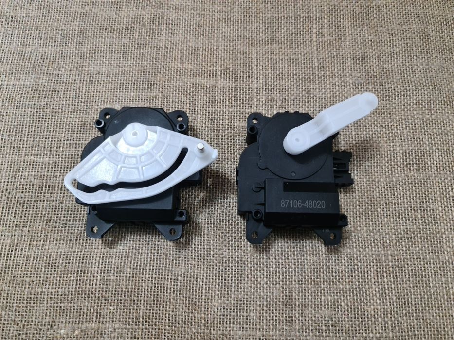 RX300.  Сервопривод заслонок отопителя