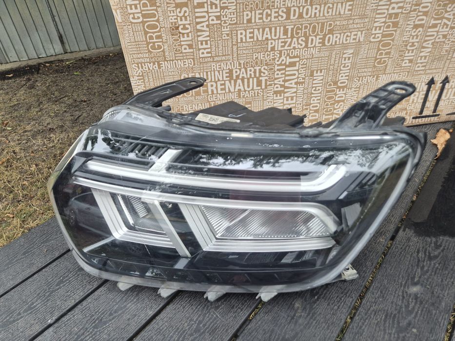 Far original Dacia Duster 2021 2024 fara defecte sau accidente ( nu merge led ul)in rest este perfect  schimbat pe casco