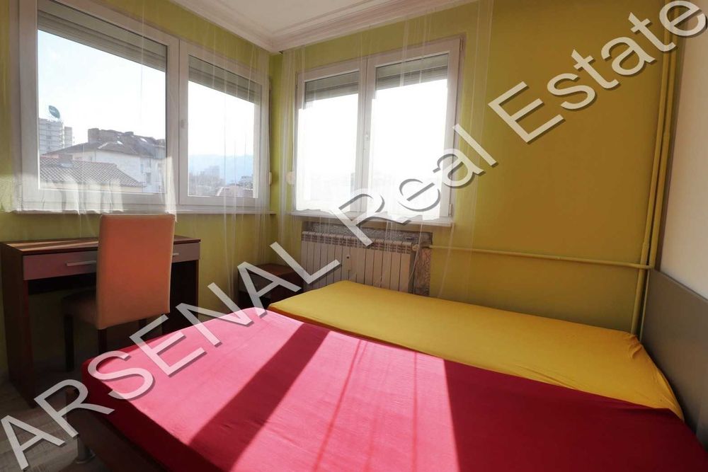 Обзаведен 3-стаен в Центъра-под наем