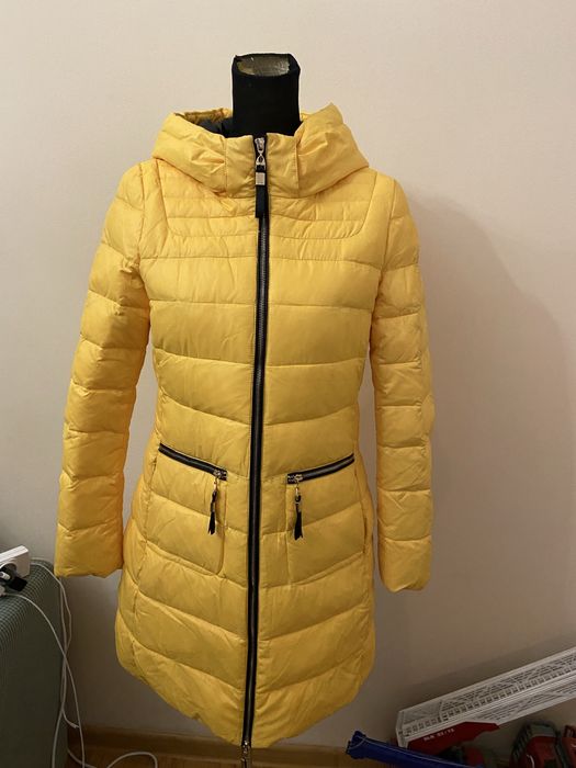 Продам пуховики (куртки )