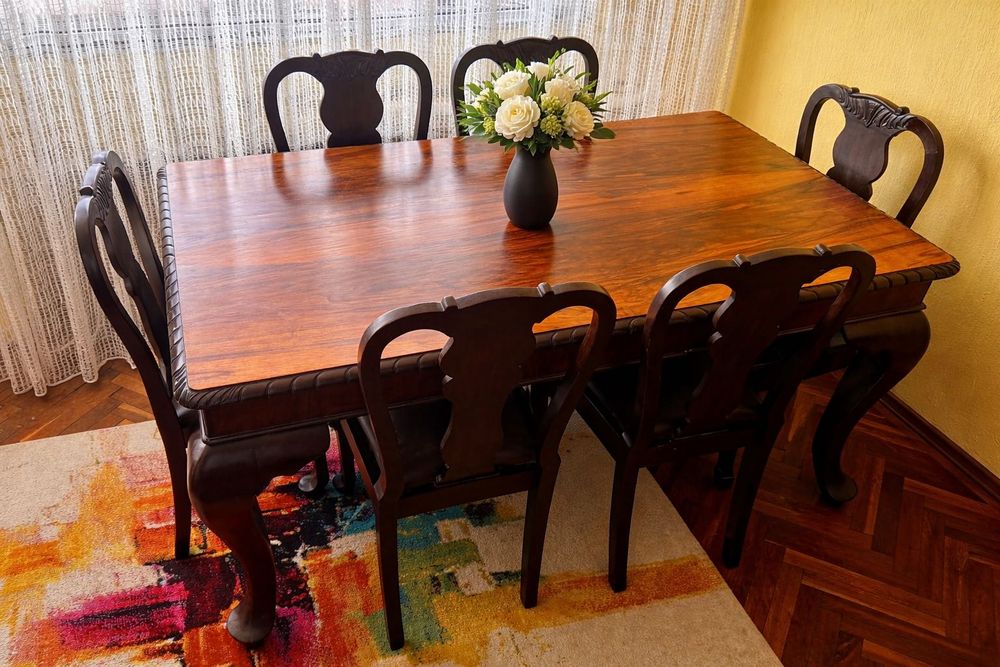 Масивна трапезна маса със столове + шкаф