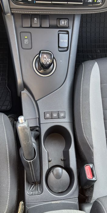 Toyota Auris 1.8/ Hybrid/ E-CVT/ 136 к.с