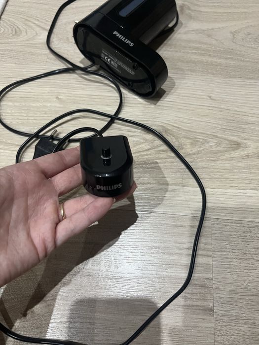 UV стерилизатор за четка за зъби + зарядно Philips