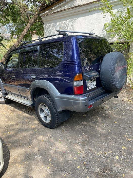 Машина Тойота ленд крузер Прадо