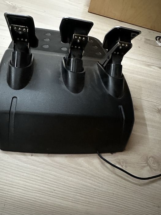 Logitech G29 + G Shifter inclus – stare foarte bună