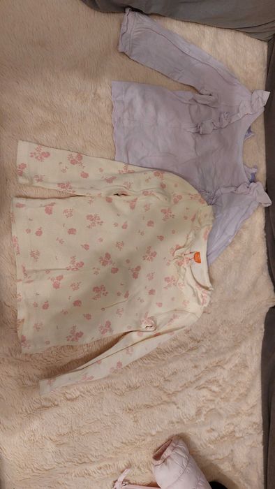 Lot 3 rochite si 2 bluze mărime 80-86
