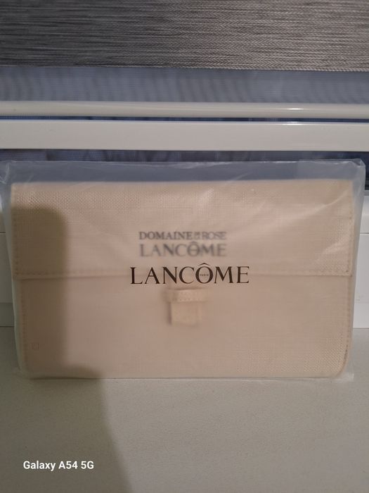Дамски несесер на Lancome