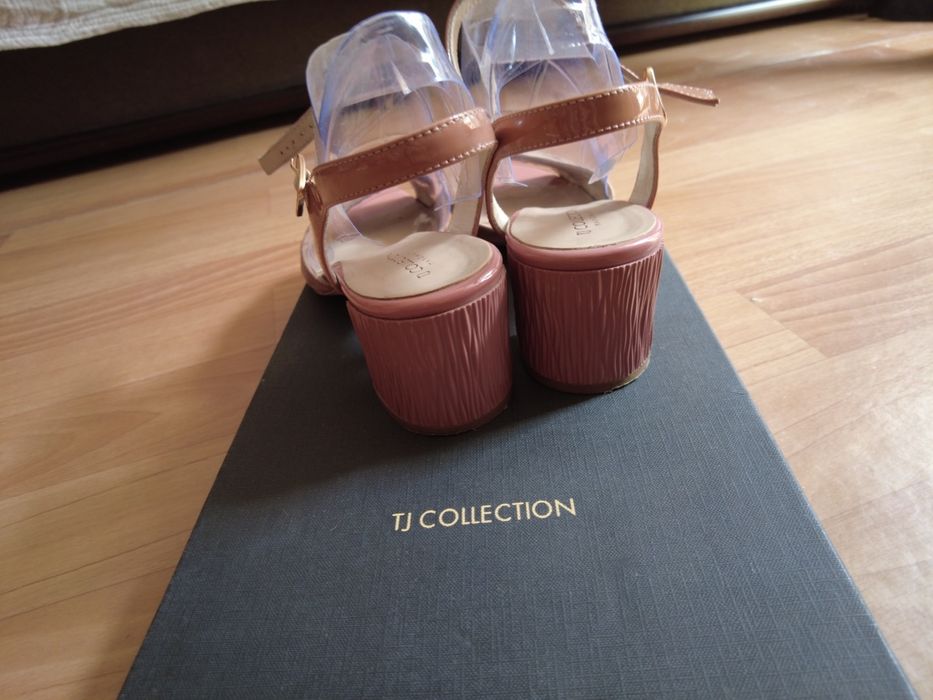 Босоножки женские