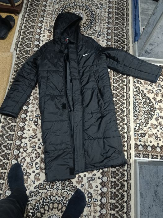 Nike  длинная мужская куртка продается, без дефектов . Оригинал.