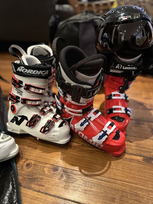 Clapari (Atomic si Nordica), schiuri (Fischer, Head) casti ( Caso)