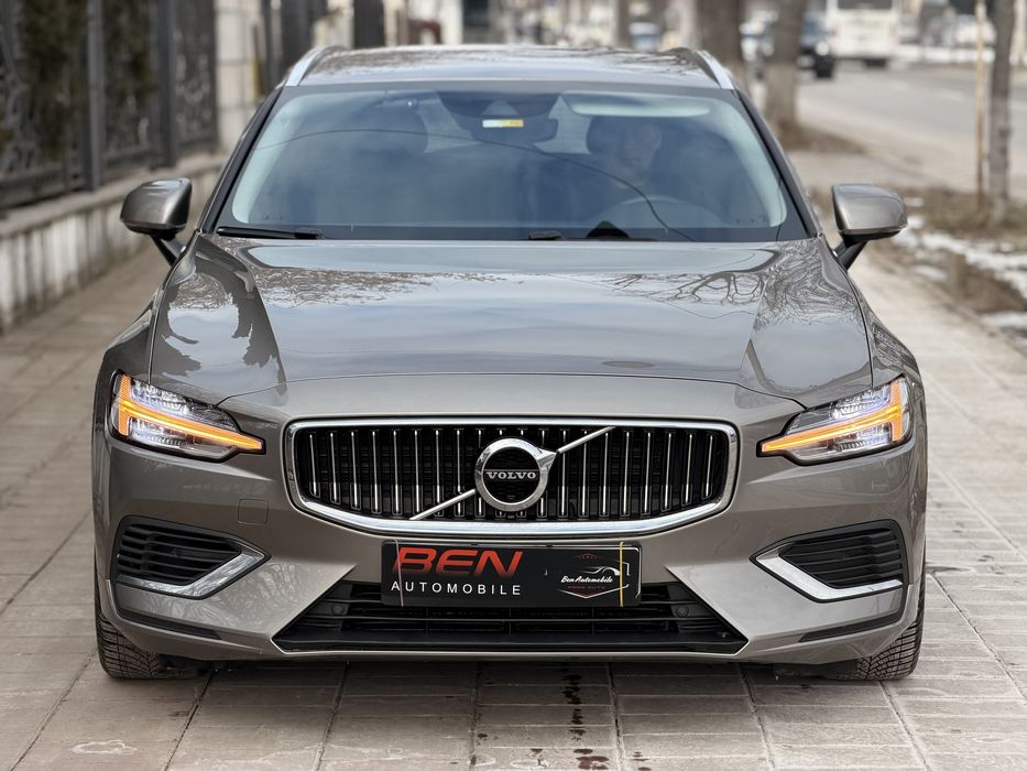 Vand/Schimb Volvo V60 PlugIn Hybrid 4x4 Impecabil
