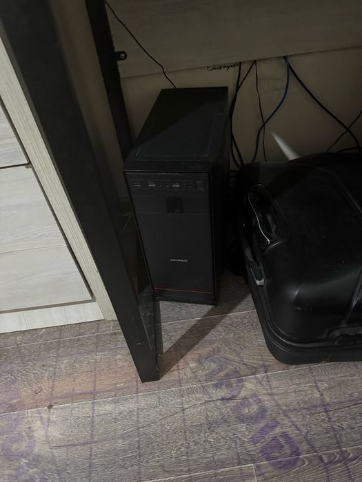 Kampyuter monitor ekran singan