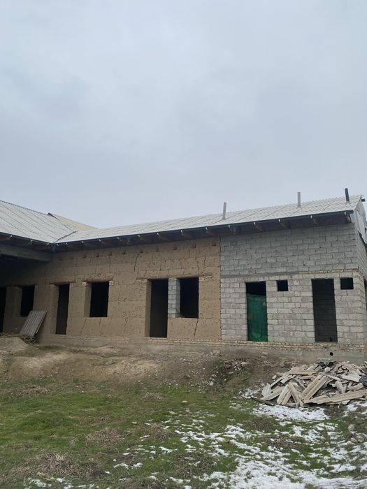 Hovli sotiladi 6 sutx