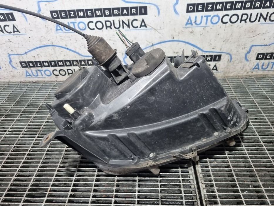 Far Stanga Dacia Duster 2010 - 2013 SUV 4 Usi (1304) Fara xenon