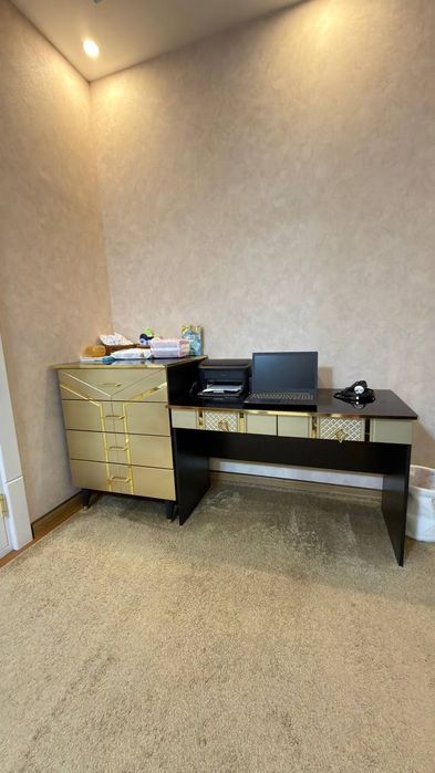 Zamonaviy yotoqxona mebel komplekti (to‘liq set) sotiladi