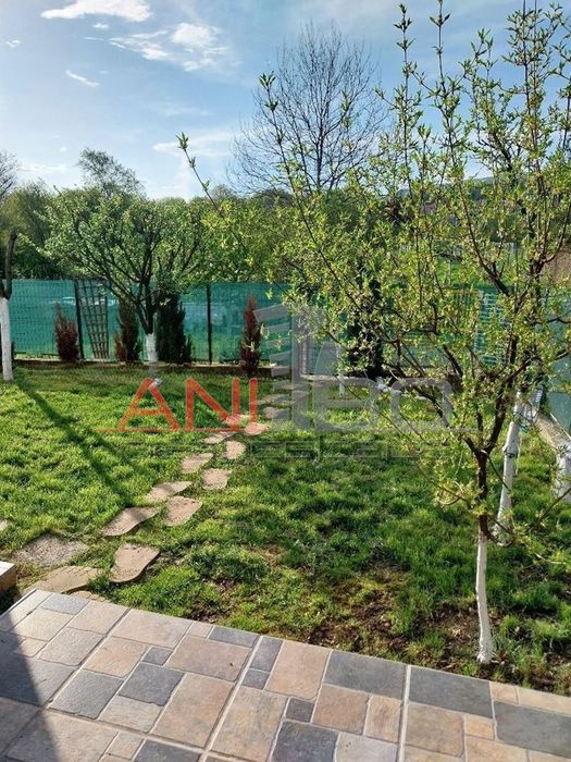 Къща в София, област-гр.Годеч площ 55м2, 330м2 УПИ, цена 125000€