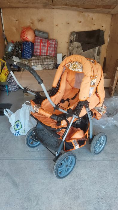 Детская всесезинная коляска.
