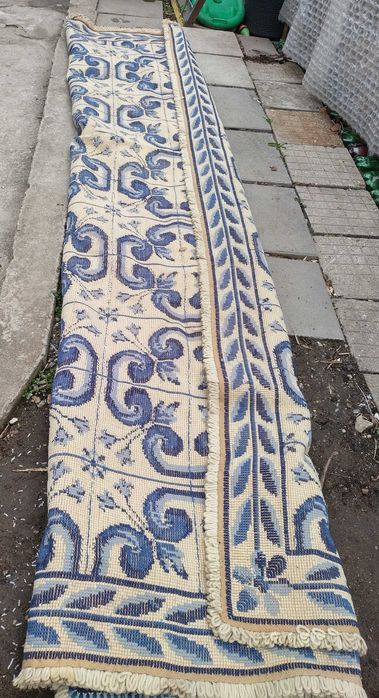 Традиционни килими от регион на Португалия, ръчно изработени.