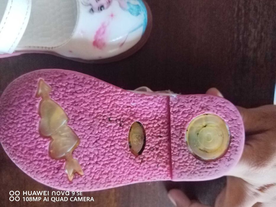 детски обувки 22