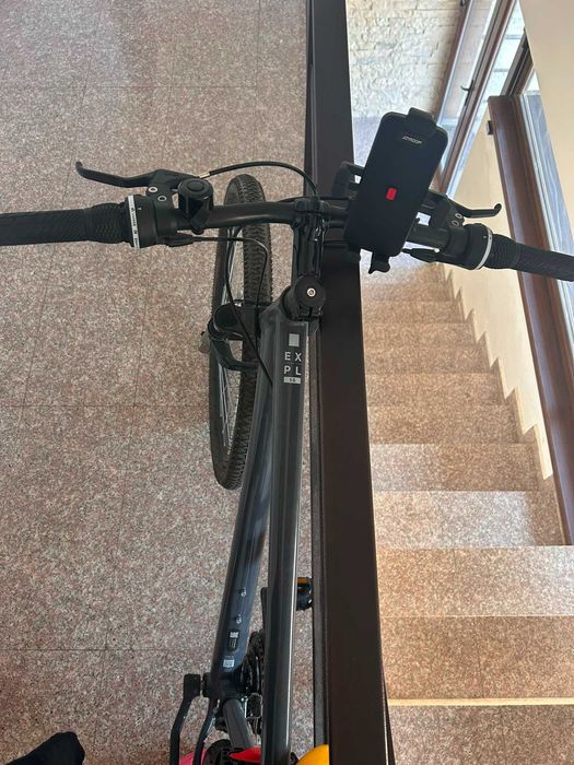 Vând Rockrider EXPL 50, mărimea L, roți 29”. Folosită doar 3 luni, stare impecabilă, fără zgârieturi sau defecte. Preț negociabil.