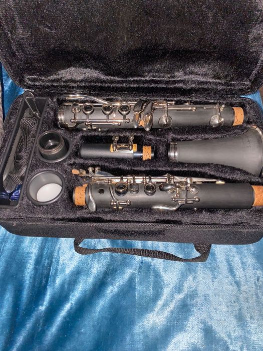 Кларинет продава си бемол