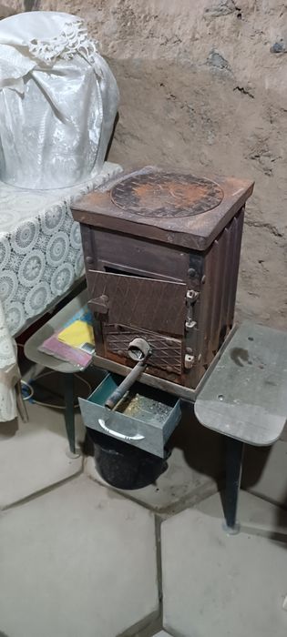 Чугунные печка хорошего состояния