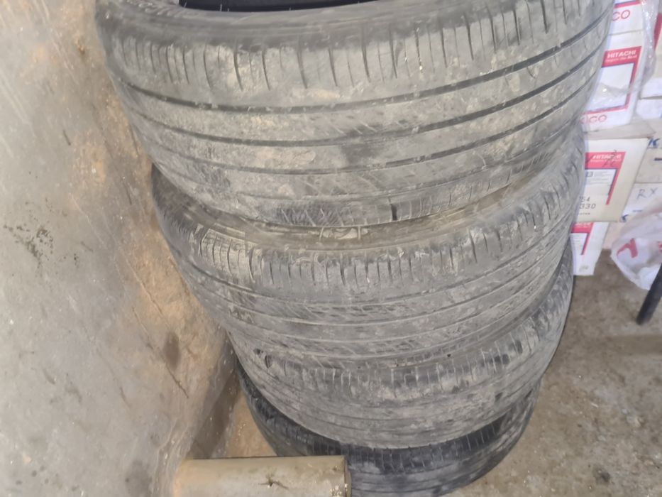 Срочно продам 215/50.R17