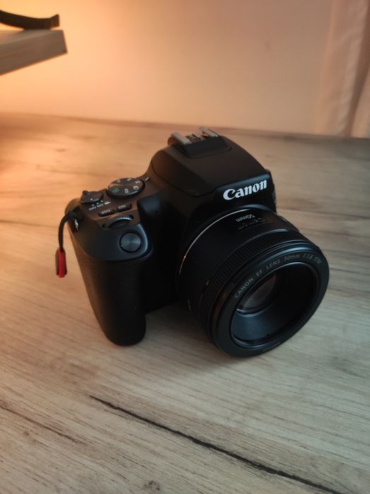 Camera foto Canon 250D