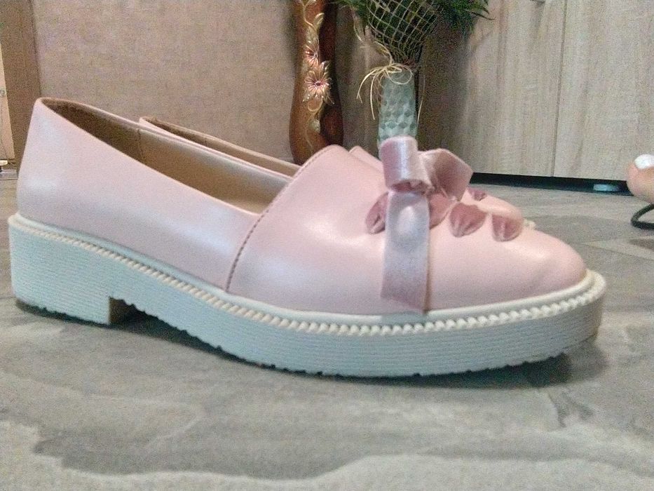 Розови обувки с панделка