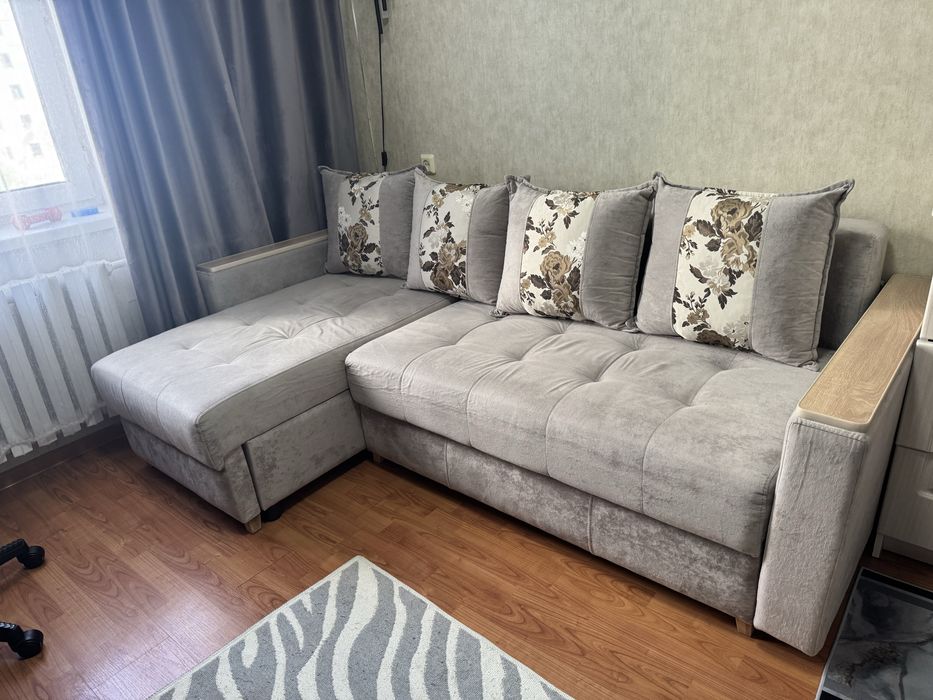 Диван в хорошем состоянии