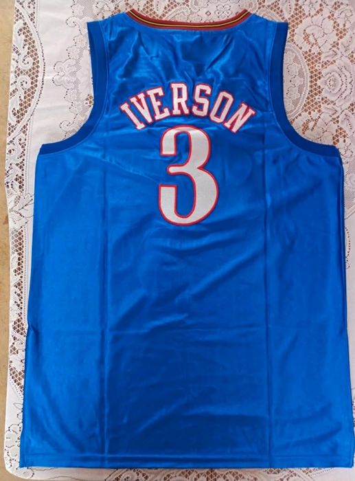 Maiou de baschet cu Allen Iverson XL (disponibil)