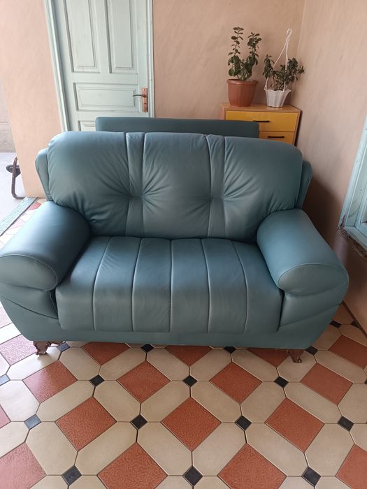Divan kreslo sotiladi